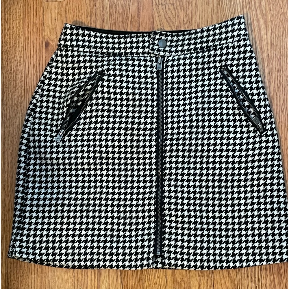 Hollister houndstooth skirt